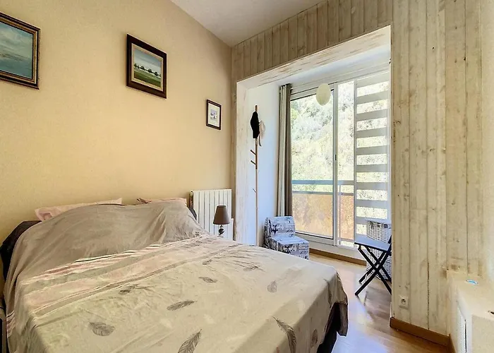 Square Victoria Apartment *